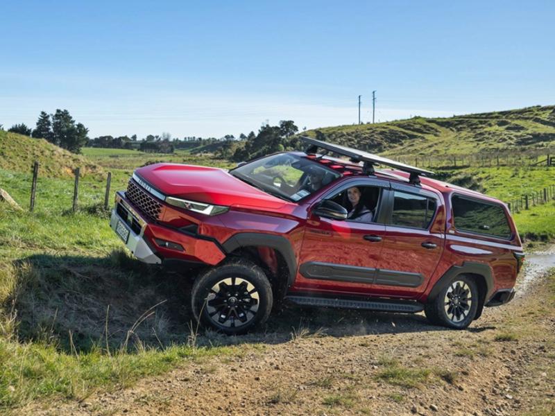 2026 Toyota Hiluix shows off its axle articulation