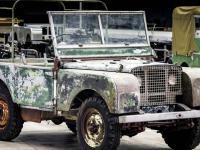 Land-Rover restores original